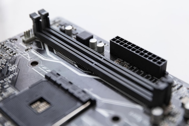 コンピュータのマザーボード上の接続RAMのクローズアップ
