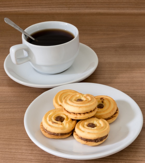 Макрофотография куки и чашка кофе