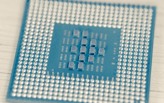ЦП крупным планом или центральный процессор от материнской платы, микропроцессорный блок компьютерной аппаратной системы