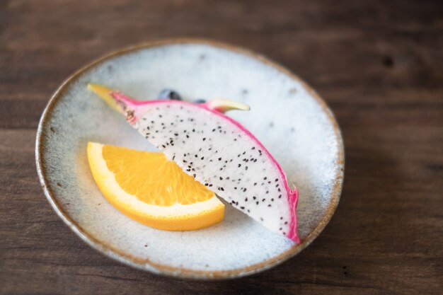 Photo closeup dragon fruit and orange