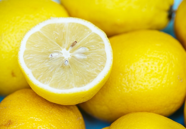 Photo closeup of fresh lemon