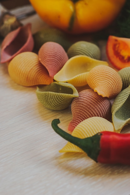 Primo piano di pasta di verdure senza glutine