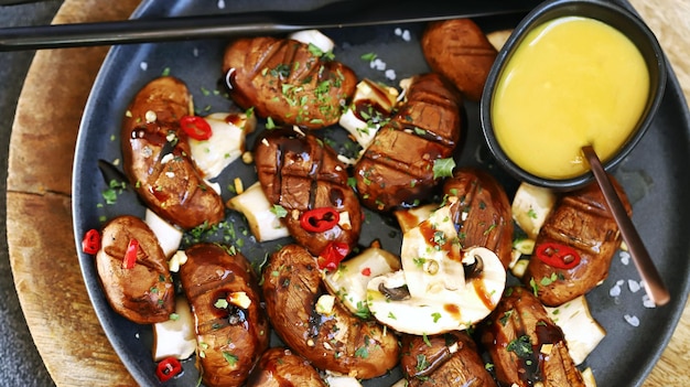 Photo closeup grilled mushrooms on a plate