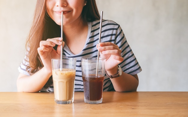 写真 ステンレス鋼のストローでアイスコーヒーを飲む美しいアジアの女性のクローズアップ画像