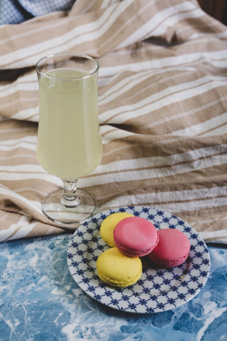 Photo closeup of macarons cakes of different colors