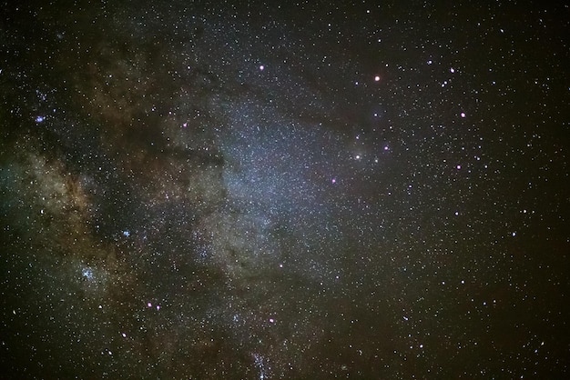 宇宙の星と宇宙塵を持つ天の川銀河の接写