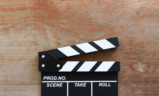 Photo closeup movie clapper board on wood table