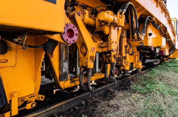 写真 列車の油圧ブレーキシステムのクローズアップ