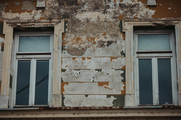 Foto close-up della facciata di un vecchio edificio