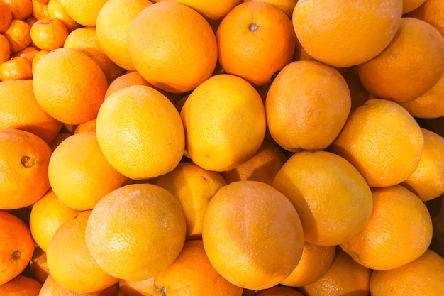 Крупным планом апельсинов на рынке - Изображение