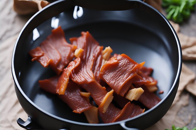 AI가 생성한 진정한 미식가를 위한 비교할 수 없는 맛을 제공하는 완벽하게 준비된 베이컨 조각 클로즈업