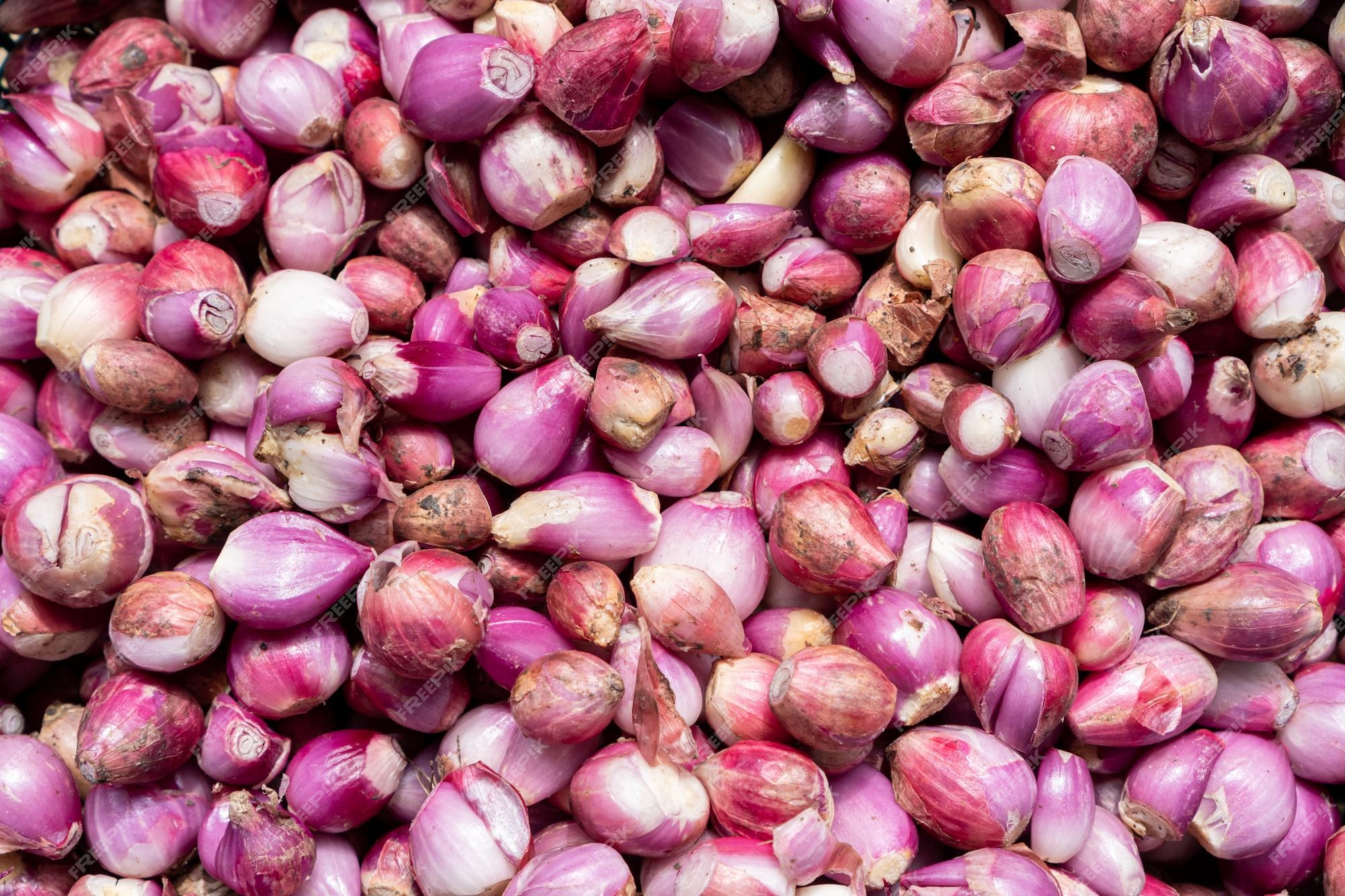 Premium Photo  Closeup photo of peeled shallots