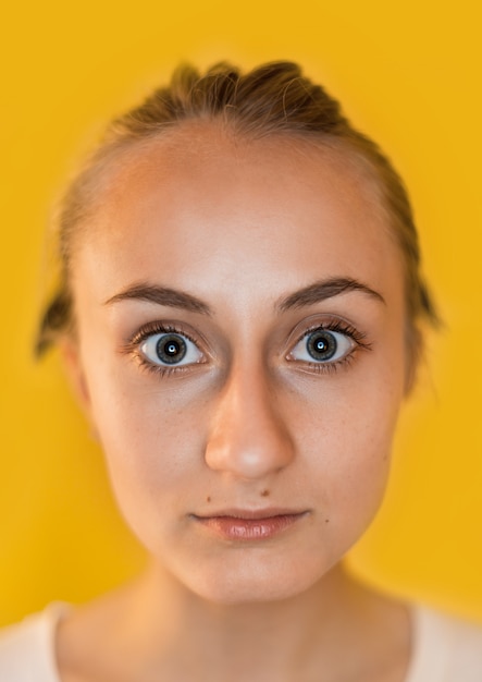 Photo closeup portrait of a charming young woman