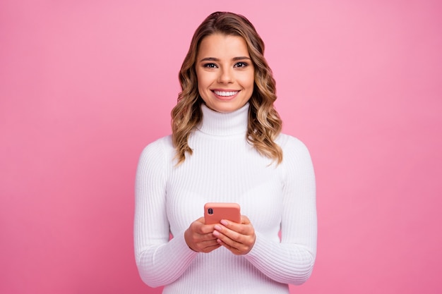 Photo closeup portrait of pretty charming gorgeous girl using device phone