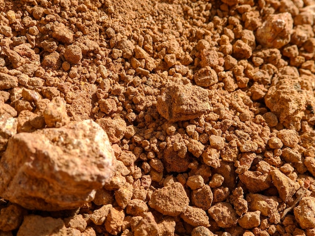 Foto close-up della consistenza del suolo rosso