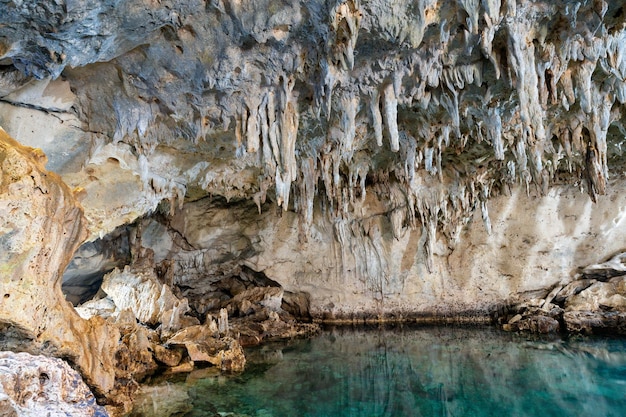 Photo closeup of rock structures in the hinagdanan cave on the island of panglao in bohol philippines