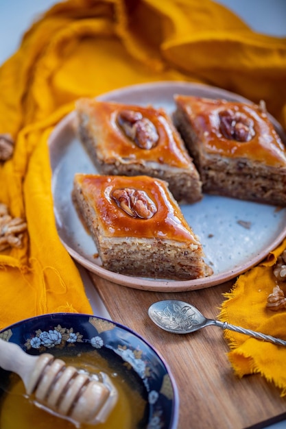 Foto scatto ravvicinato di fette di torta su un piatto foto