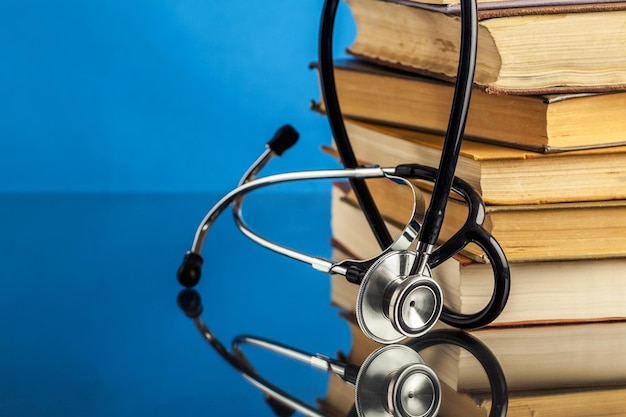 Photo closeup of a stethoscope on books