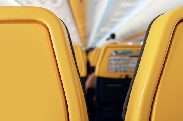 Primo piano dei sedili all'interno di un aeroplano