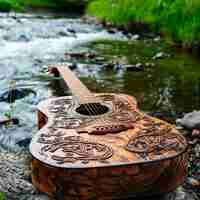 Photo a closeup of a wornout acoustic guitar