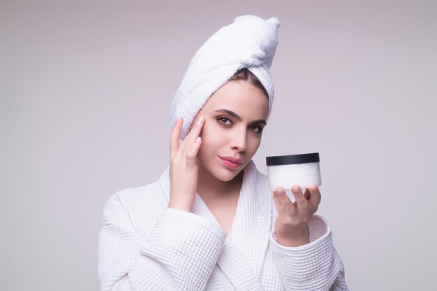 Photo closeup young woman applying cream to face skincare and cosmetics concept skin care girl applying