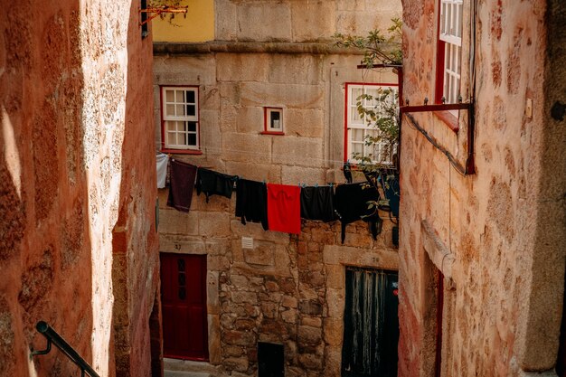 Photo clothes drying on old building