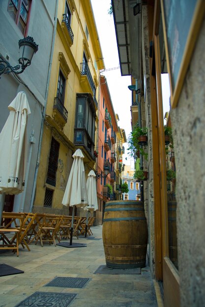 Photo clothes hanging in city against sky