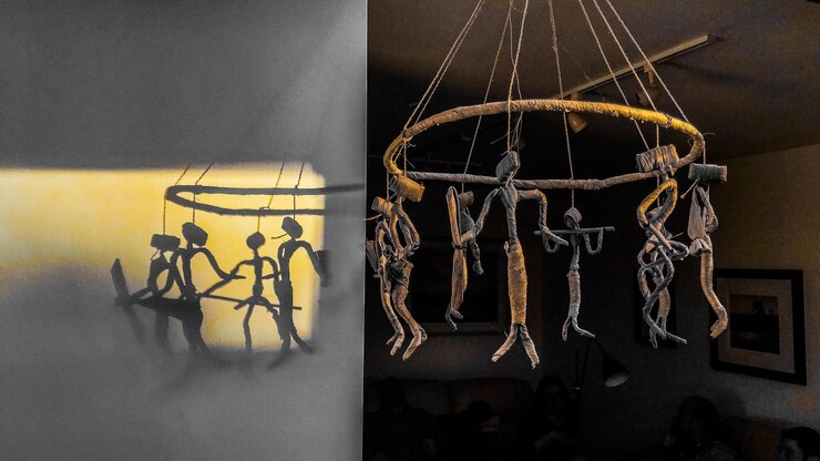 Photo clothes hanging on rope against wall