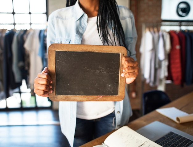 Concetto di stile del deposito di modo del vestito dal costume del negozio di vestiti