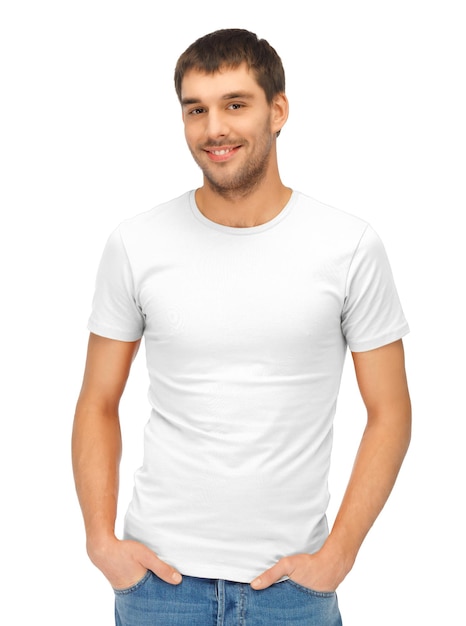 의류 디자인과 행복한 사람들 개념 - 빈 흰색 셔츠를 입은 잘생긴 남자