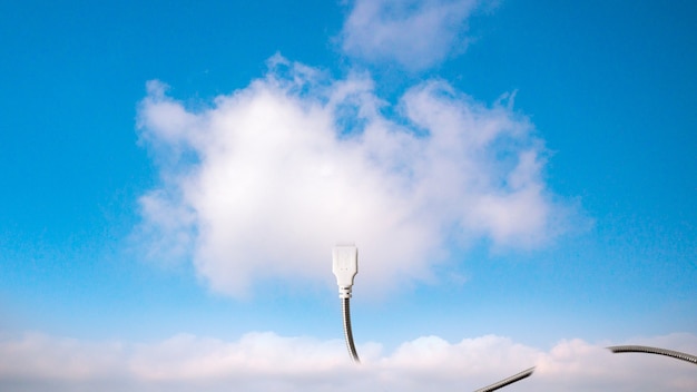 Foto icona della tecnologia cloud per il concetto di business globale sul cielo