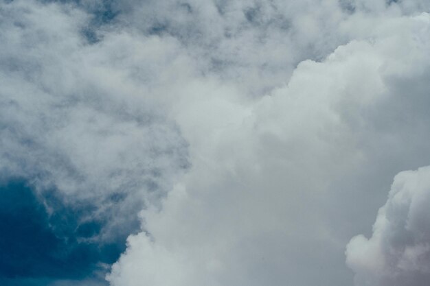 Photo a cloud that is in the sky with the word cloud