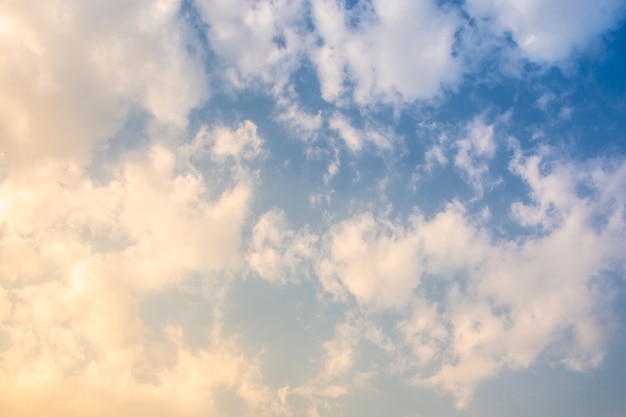 雲と美しい空