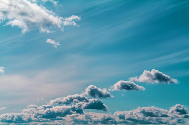 Photo clouds in the blue sky on a bright cloudy day