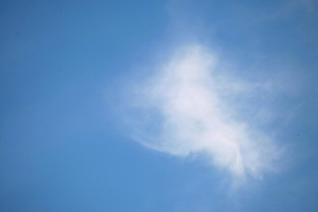 スペースの背景の壁紙と青空の自然の雲