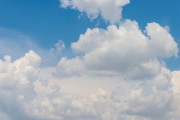 雲と青い空