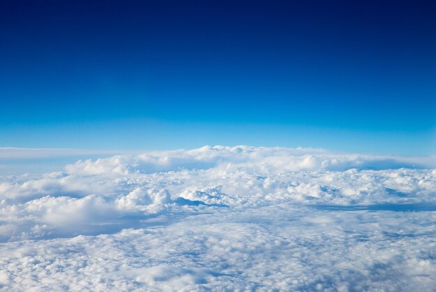 青い空の雲