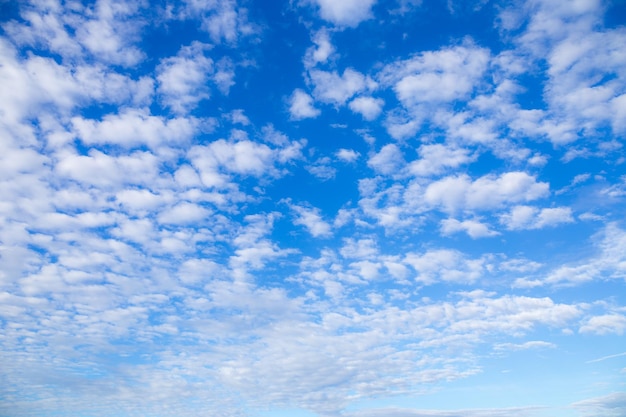 雲と青い空cloudsummerskynatureの背景を持つ青い空