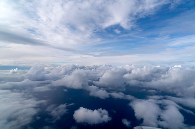 飛行機のパノラマビューからの雲