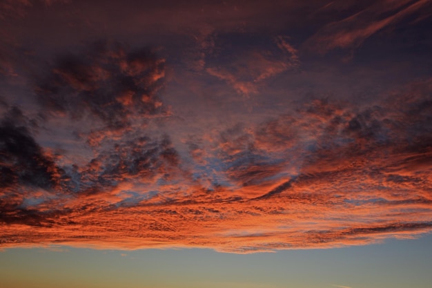 Photo clouds in sky at sunset