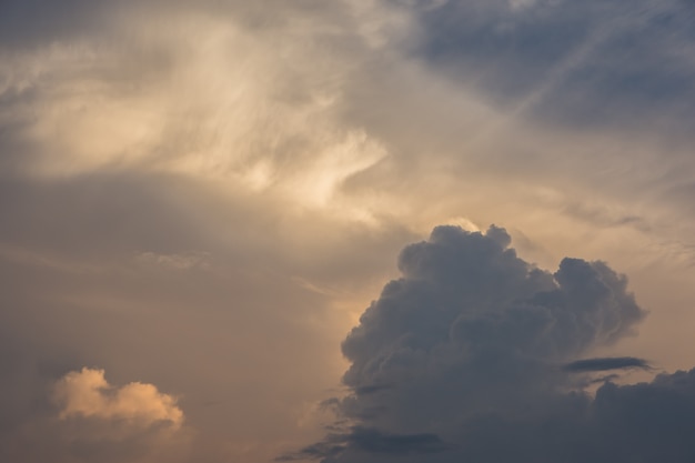 雲と空