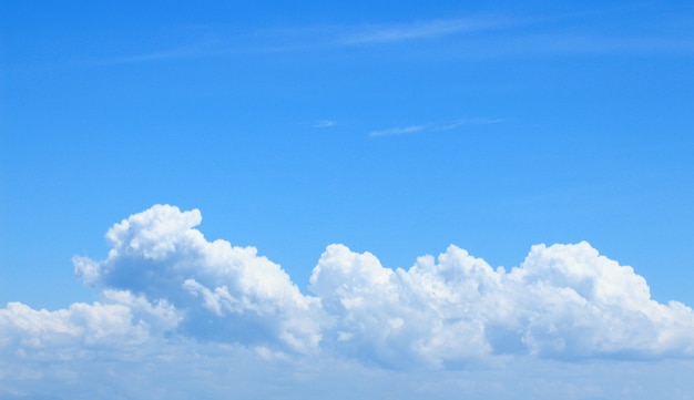 Cloudscape en blauwe hemel