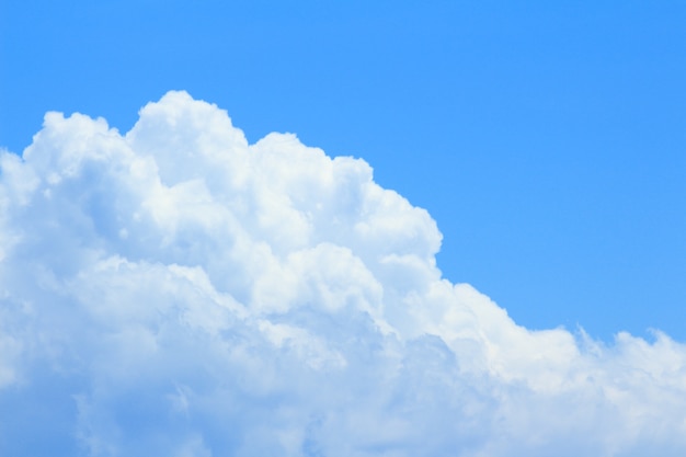 Cloudscape en blauwe hemel