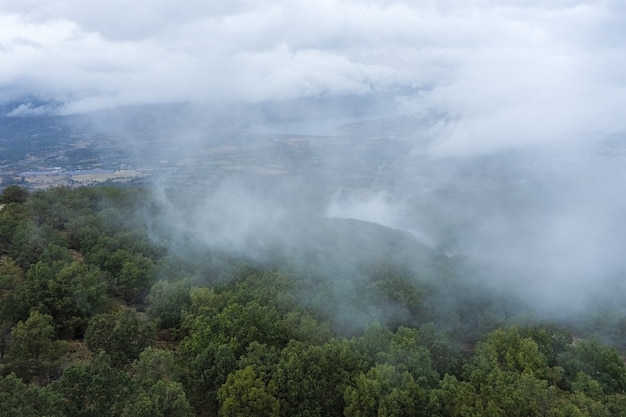 ヴァッレデルアンブロスエストレマドゥーラスペインの曇りの風景
