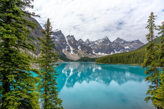 Cloudy morning in Moraine lake