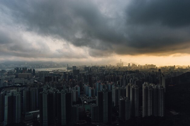 Photo cloudy sky over city