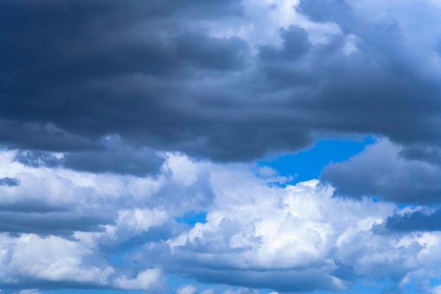태풍 이나 토네이도 허리케인 앞 의 구름 은 하늘