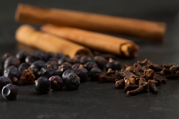 cloves cinnamon juniper berries Gyn tonic spices