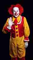 Photo a clown with a hand gesture that says clown