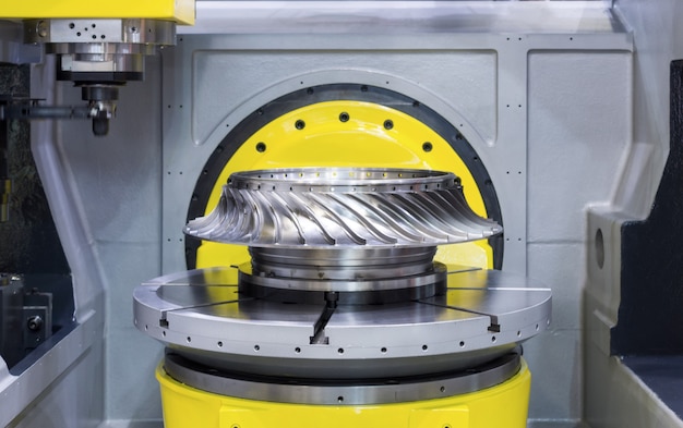 CNC-bewerkingscentrum verwerkt het turbinewiel